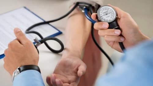Comprensión de la presión arterial alta: causas, síntomas y tratamiento